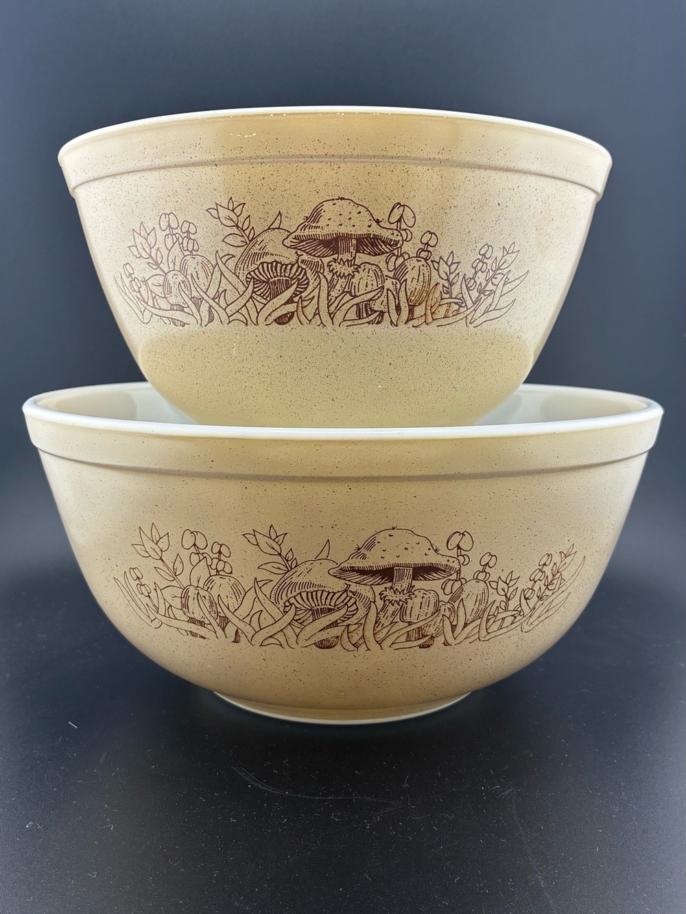 Pyrex Speckled Tan Mushroom Nesting Mixing Bowls - Cream and Brown